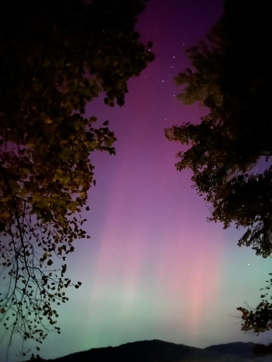 nightmarepills's tweet photo. Not so northern lights. https://t.co/jWf6lYF62a
