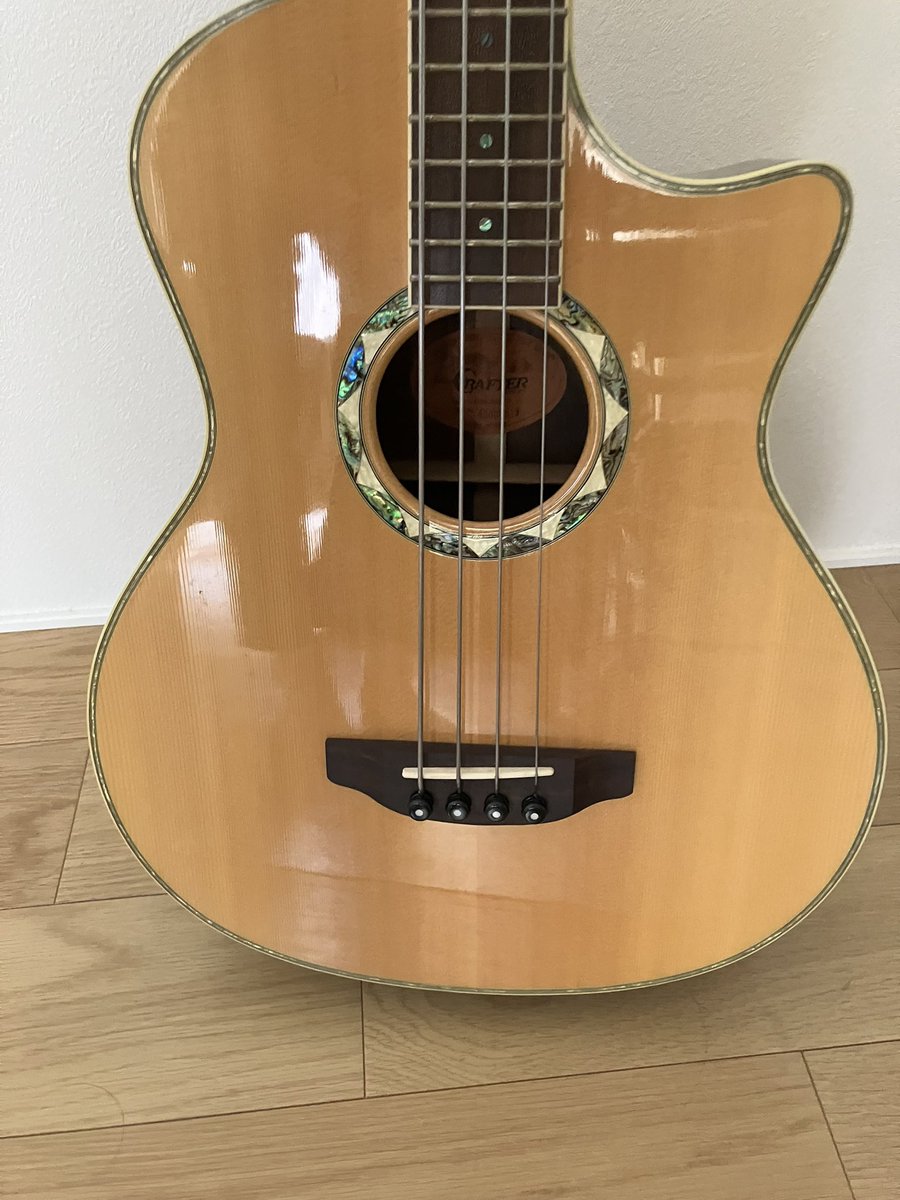 miyano_guitar's tweet image. リビングで弾いたりゆったりした場所で弾いたり向けで
アコースティックベースをMy New Gear
Crafter GAB-24S
サウンドホール周りの装飾と
L.R.Baggsのプリアンプがお気に入り
#crafter #gab24s #LRBaggs 
#アコースティックベース　#アコべ