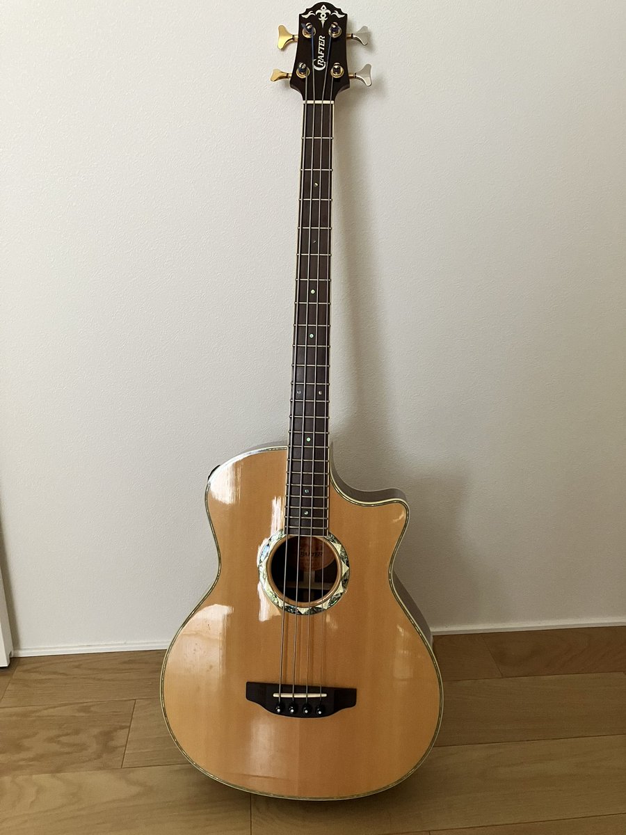 miyano_guitar's tweet image. リビングで弾いたりゆったりした場所で弾いたり向けで
アコースティックベースをMy New Gear
Crafter GAB-24S
サウンドホール周りの装飾と
L.R.Baggsのプリアンプがお気に入り
#crafter #gab24s #LRBaggs 
#アコースティックベース　#アコべ
