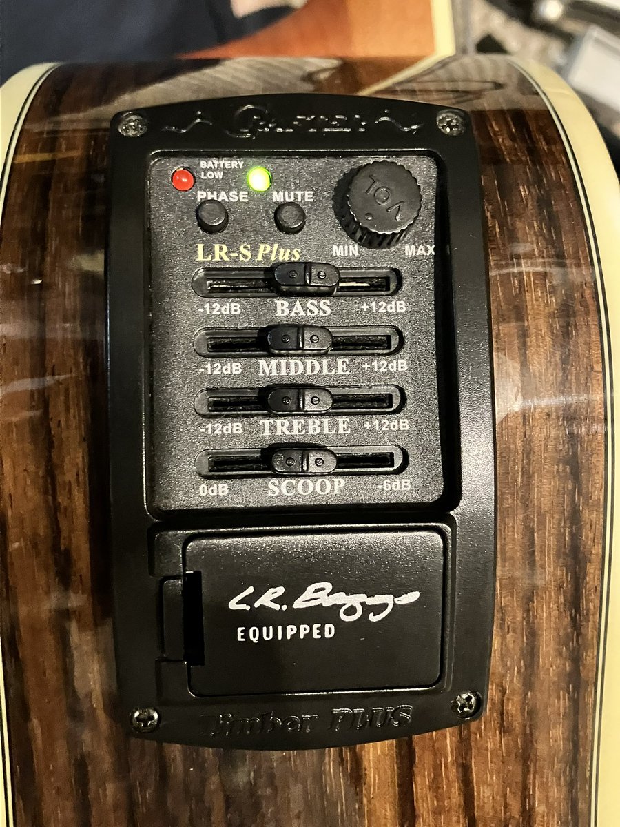 miyano_guitar's tweet image. リビングで弾いたりゆったりした場所で弾いたり向けで
アコースティックベースをMy New Gear
Crafter GAB-24S
サウンドホール周りの装飾と
L.R.Baggsのプリアンプがお気に入り
#crafter #gab24s #LRBaggs 
#アコースティックベース　#アコべ