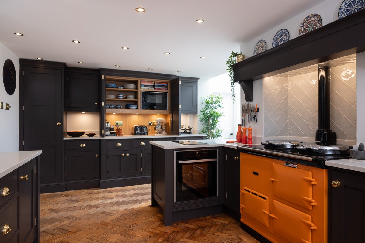 Achieving results that look this good, fit seamlessly into your home, work beautifully, and are built to last a lifetime are the essence of bespoke kitchen design. Arrange a consultation at our Knutsford showroom and discover the beauty of bespoke! 
#kitchendesigners #Cheshire