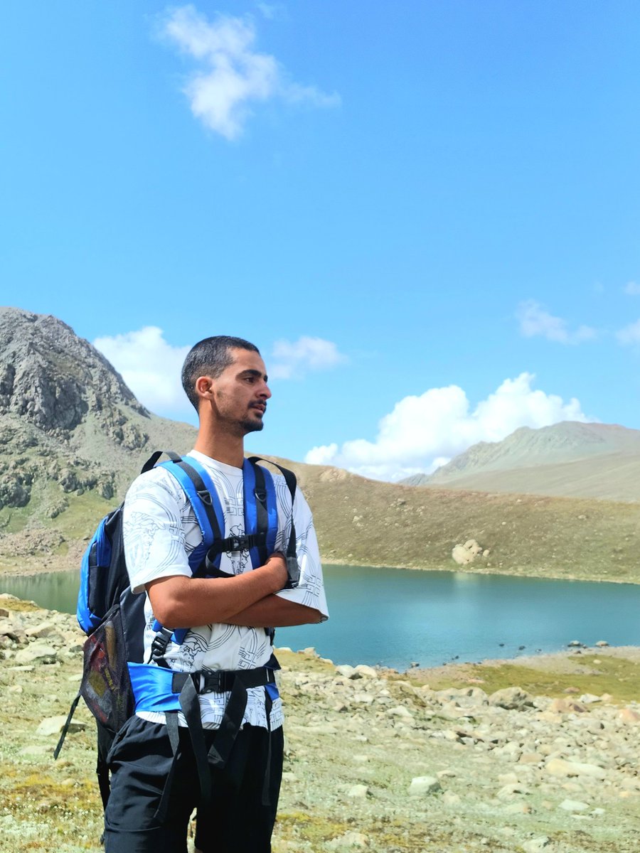yawar072's tweet photo. These are the places where I can say I,m out of depression #Trekking #Travel #vlog #Kashmir #tourism #IRAN https://t.co/toHGimtWtK