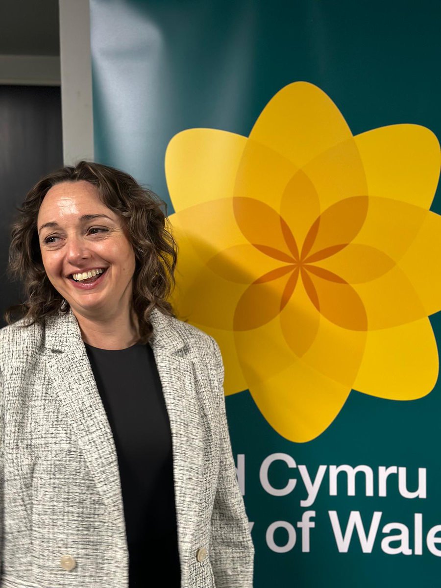 Cymylau duon Llafur? 
Dim diolch! 🌤️

Daw Plaid Cymru ag egni bywiog, syniadau newydd a gwawr o obaith i Gymru! Dewch i ni adeiladu rhywbeth gwell - gyda’n gilydd.

 #CynhadleddPlaid #PlaidCymru