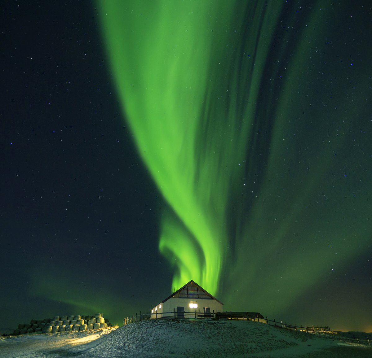 GM 

It's AURORA SEASON

my first and only SR 1/1 is available now on $RARE
it's the rare moment with perfect timing, alignment, and luck. Later, it became my most awarded image of life.

20k $RARE ( physical print included) 

Please RT/QT or support 👇

superrare.com/artwork/eth/0x…