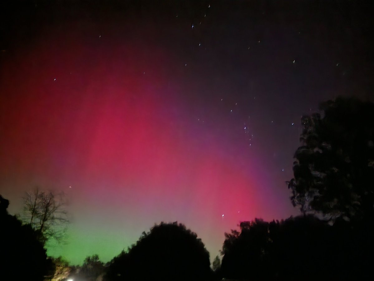 JLW2386's tweet photo. Saw the #northernlights last night. 💛 https://t.co/ivK1eT9Unf