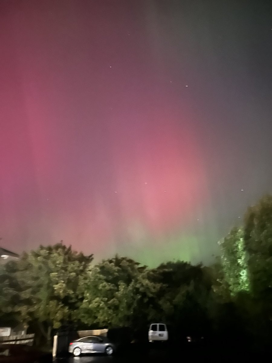 MusicallyKeri's tweet photo. @radiovanessaxo It was pretty amazing! Here are a couple more that show the greens as well. The first two are from my yard and the 3rd was taken by my son at the beach https://t.co/VtcDBQkWC2