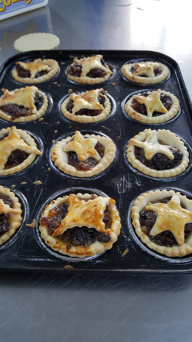 sistermich's tweet photo. First batch of the year ready for #Christmascardmakingday #NunsofTwitter #Choice4Good #Simplylife https://t.co/qeq4oIbQFX