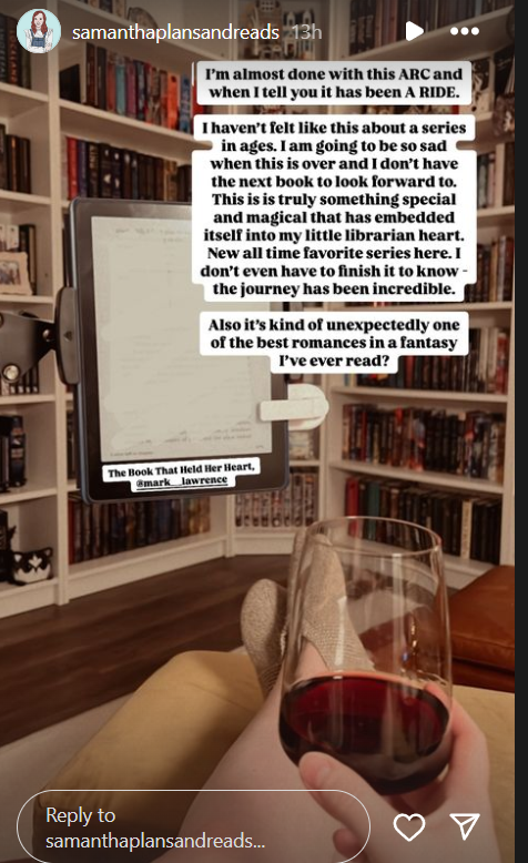 Mark__Lawrence's tweet photo. Someone is reading THE BOOK THAT HELD HER HEART 😮 https://t.co/RN6t9fVr5m