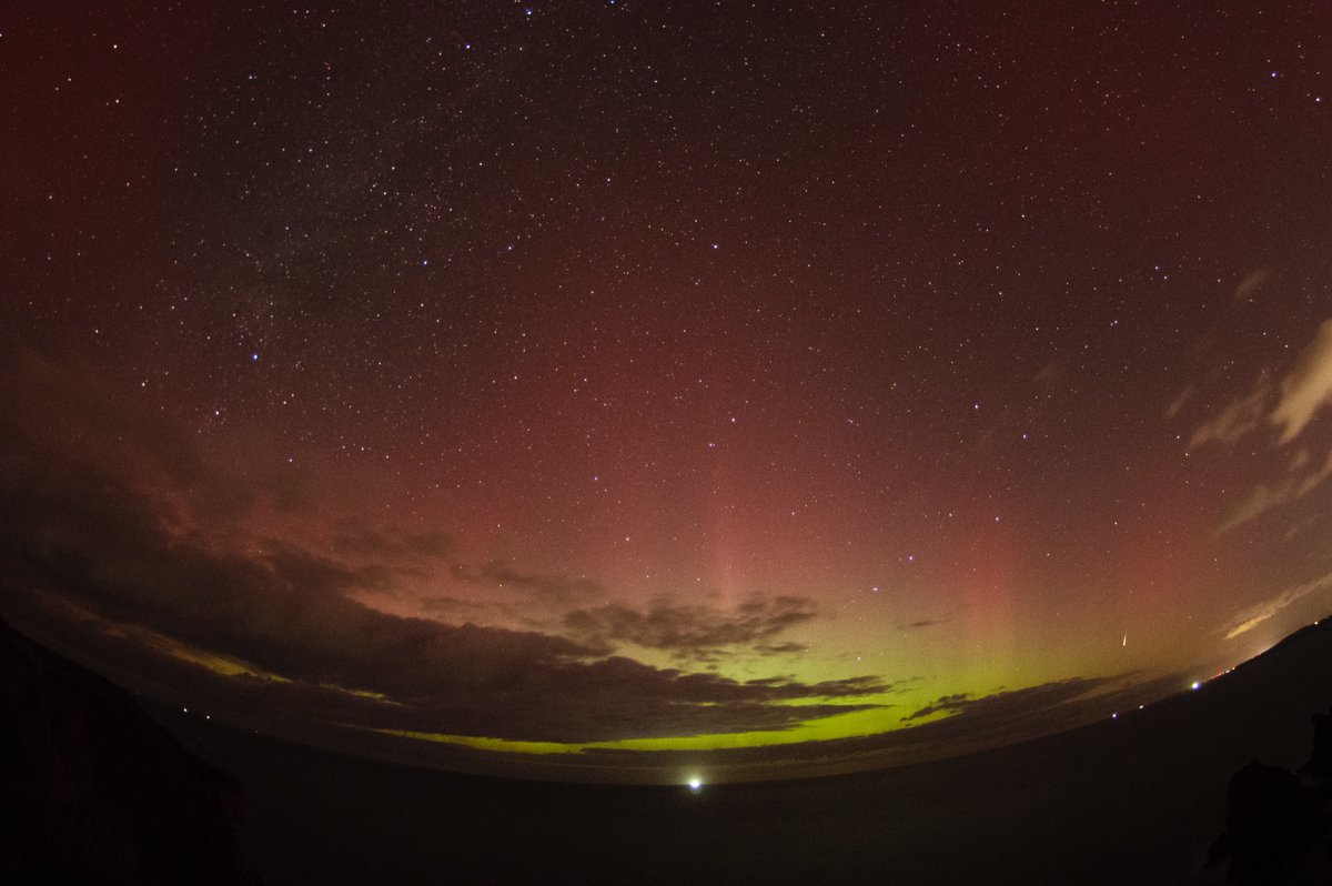 KmunityOfEquals's tweet photo. 2 Tweets - It started cloudy, but by 1am OMFGoodness - Mozart!!! - #noorderlicht #aurora #cornwall_uk #Gwithian #northenlights https://t.co/BkiNgjlBUC