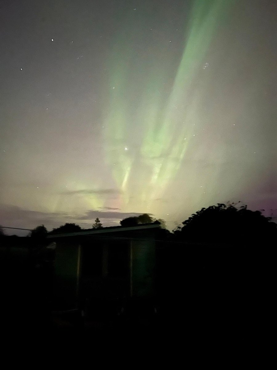 Caz_ell's tweet photo. So lucky to see these again. Best yet.
#northernlights https://t.co/HWjmnotwmE