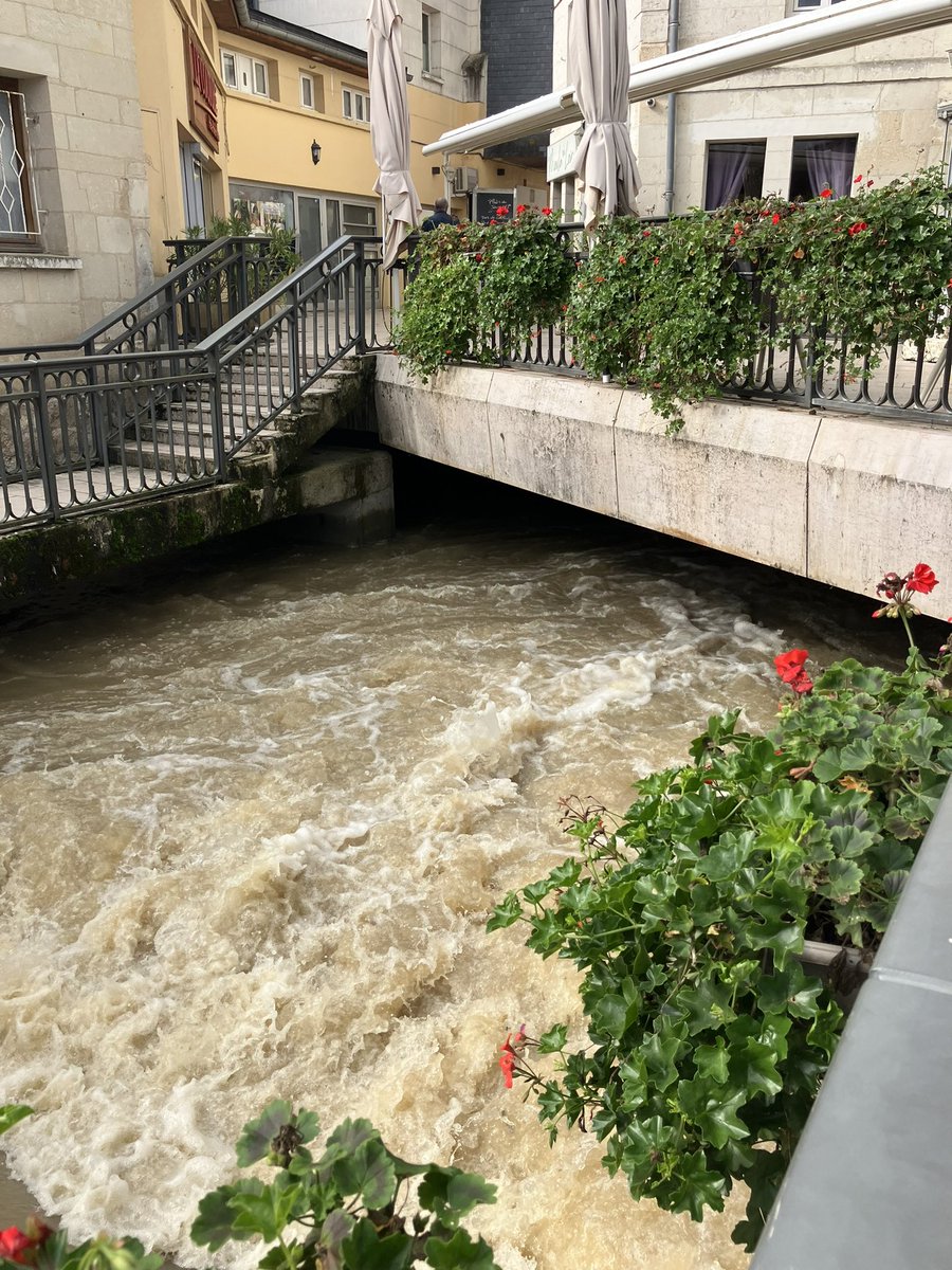 À #Vendome,au niveau du restaurant du Loir , le courant est particulièrement fort.