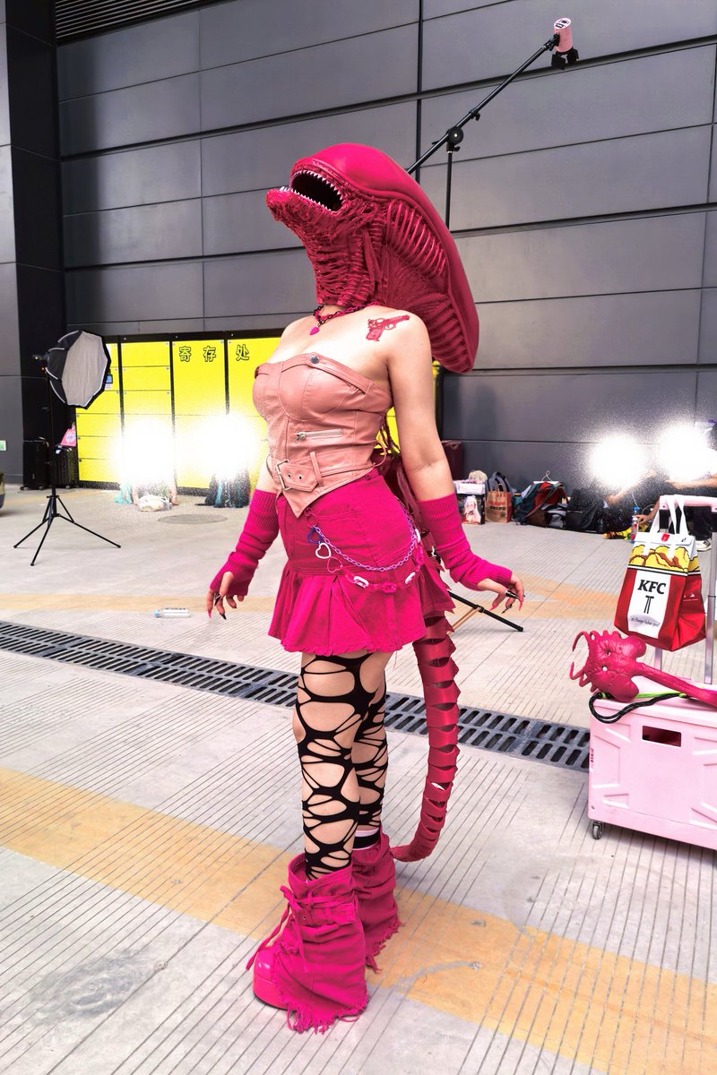 _Amadeusu_'s tweet photo. Pink alien🎀
#xenomorph #alien #cosplay #comicup30 https://t.co/Q0tT0pEDEs