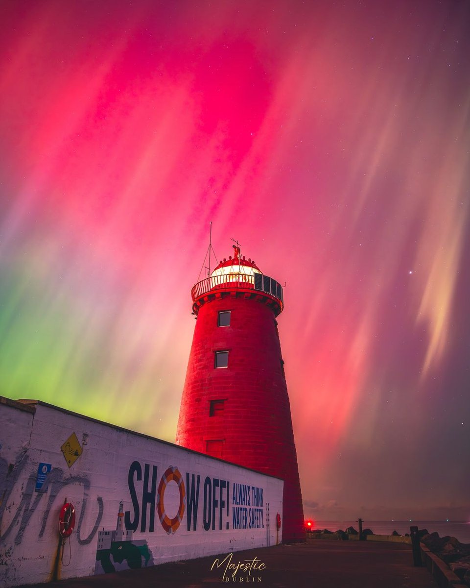 The Northern Lights paid another visit to #Dublin last night 🤩✨

Word has it that they may be visible again tonight - our top spots to catch 'em? 👇
📍 Dún Laoghaire
📍 Howth
📍 Balbriggan
📍 Skerries
📍 Burrow Beach

📸 <a href="/majestic_dublin/">Riccardo Rea Photography</a>

#LoveDublin #DublinCoastalTrail