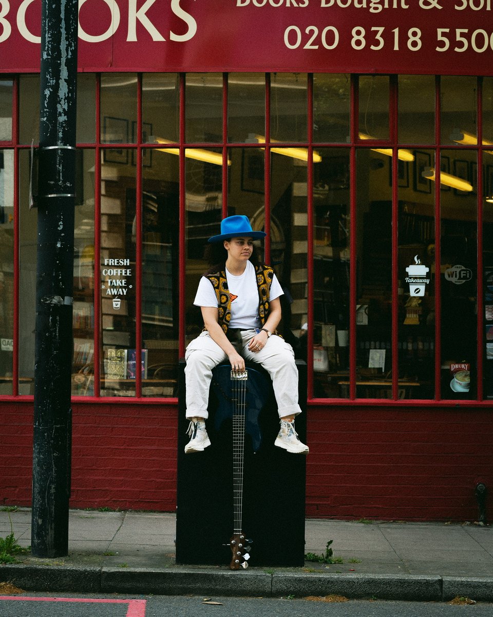 For @londonjazzfest @lovefrombridget presents: Songwriters In The Round, a showcase of some of the city’s finest jazz and jazz-adjacent artists, all playing each other's tunes and featuring the incredible <a href="/IsobellaBurnham/">Isobella Burnham</a>.

📆 Tue 19 Nov <a href="/cockpittheatre/">The Cockpit</a>
🎟️ jazzintheround.co.uk