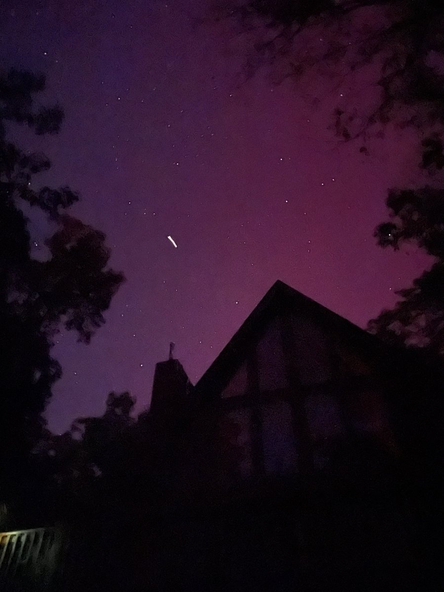 JulieWritesMG's tweet photo. @Michelle4Laughs We couldn't see with the naked eye, but my camera picked up some lovely hues :) https://t.co/hSdOtvgfmC