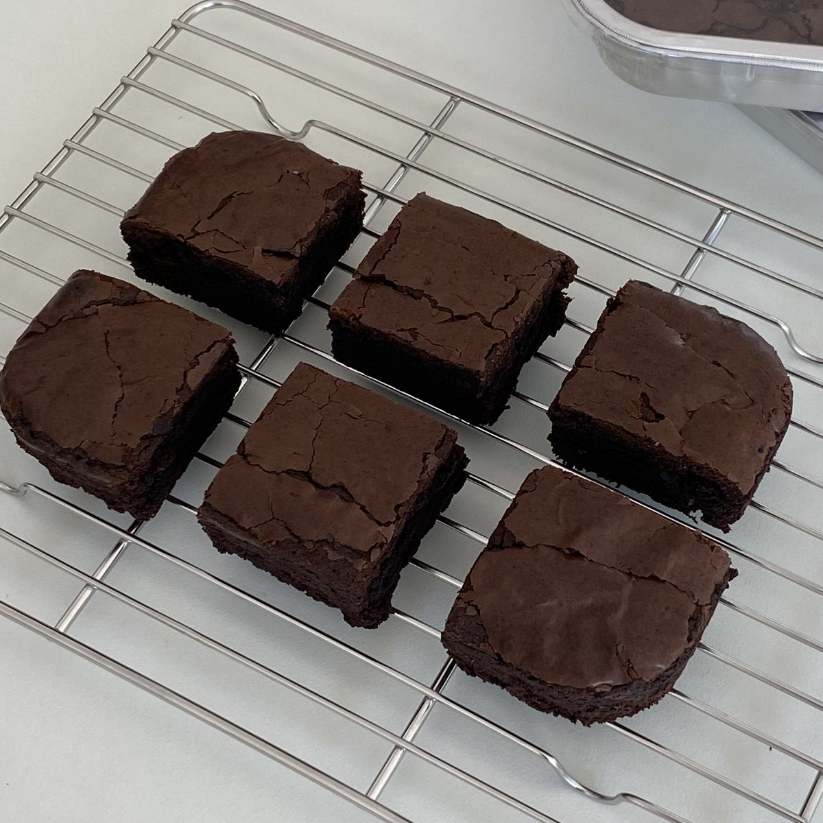 bakingnow2's tweet photo. เพรา��ของอร่อยเท่ากับศูนย์แคล!

บราวนี่หนุบหนับรสดาร์คช็อคโกแลต เหมาะจะทานกับนมเย็นๆ ในวันอากาศร้อนๆ ที่สุด อะไรอร่อยก็นับว่าเป็นศูนย์แคล คุ้มค่าทุกแคลอรี่ที่เสียไปแน่นอนค่ะ 😋

สามารถพรีออเดอร์ทาง dm ได้แล้ววันนี้ จนถึงวันจันทร์ที่ 14 ต.ค.ค่า 🤍

#เบคกิ้งนาว2 https://t.co/xp8mR18Ht6