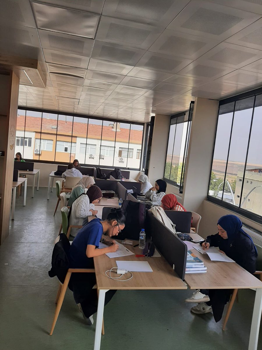 CinarHem's tweet photo. Çınar halk eğitimi merkezinde bulunan kitap kafede üniversite sınavlarına hazırlanan öğrencilere rehberlik servisince deneme sınavı yapıldı. 

@Yusuf__Tekin 
@dbakirvalilik
@Diyarbakirmem 
@Murat4Kucukali 
@cinarkaymakamlk 
@Z_Erdogan53
@CinarMEM21
@AydnOKAN4 https://t.co/IBGXSjc84F