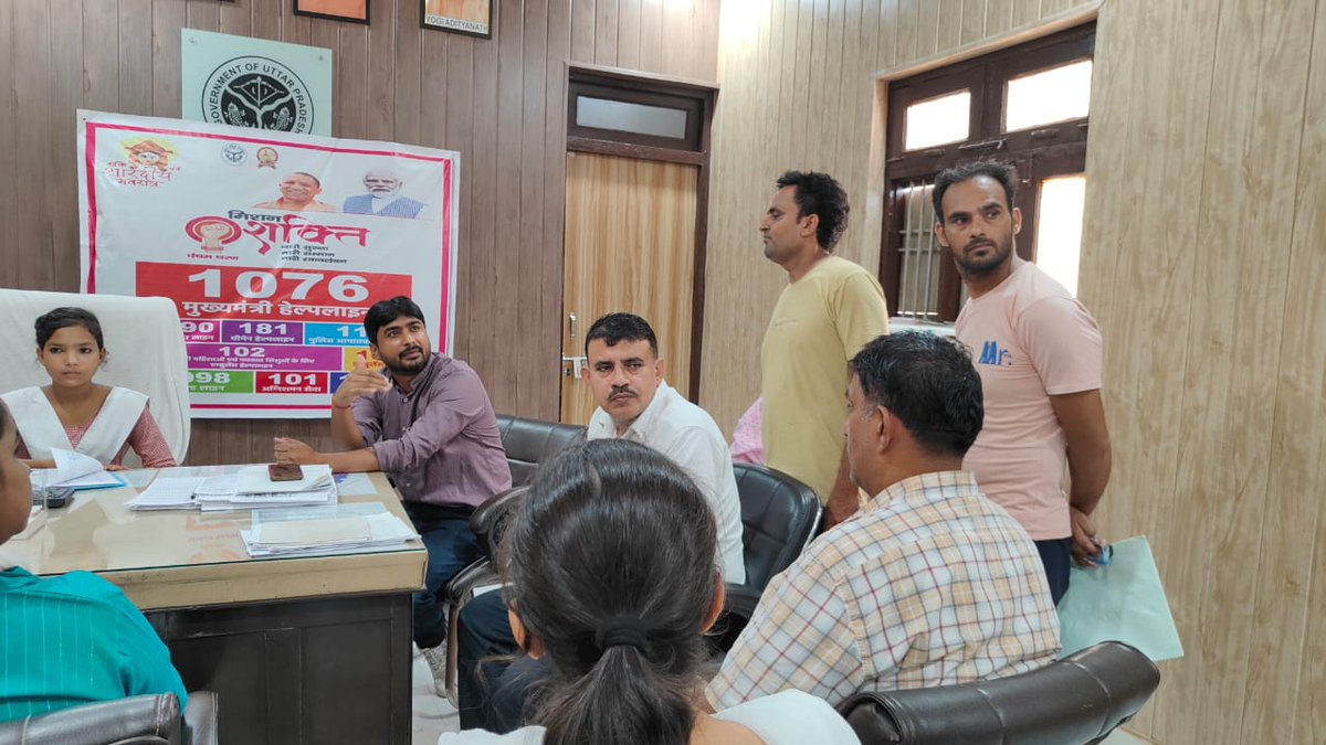 bdo_muradnagar's tweet photo. आज दिनांक 10.10.24 को मिशन शक्ति 5.0 अंतर्गत पूर्व मा0 विद्यालय की छात्रा कु0 सुमैय्या को प्रतीकात्मक रूप से खंड विकास अधिकारी मुरादनगर बनाया गया व उनके द्वारा ब्लॉक स्टॉफ की विभिन्न योजनाओं की समीक्षा करते हुए,शिकायतकर्ता की समस्या का निस्तारण भी किया गया। https://t.co/cuwgnxTV2H