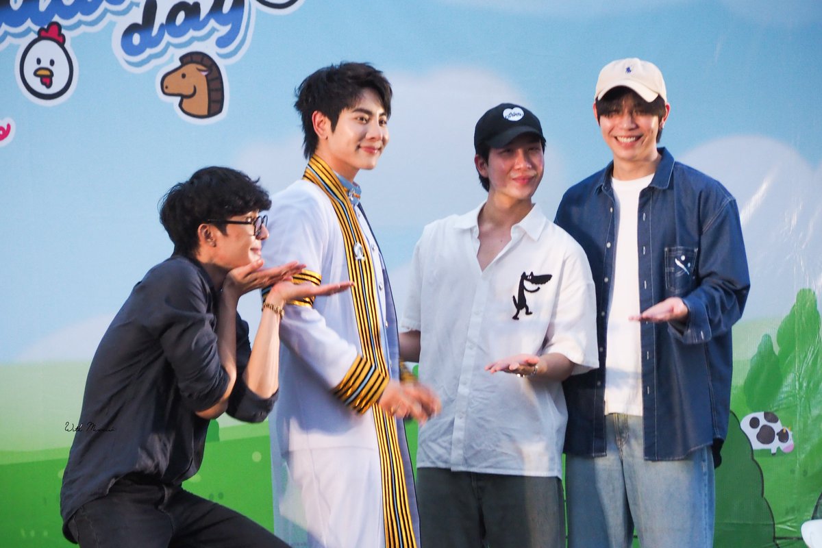 WithMixxiw's tweet photo. 4 กุมาร
 #MIXXIWGraduationDay
@Earth_Pirapat  
@wixxiws 
@myktnw 
@Firstkpp https://t.co/gdbwfroXSR