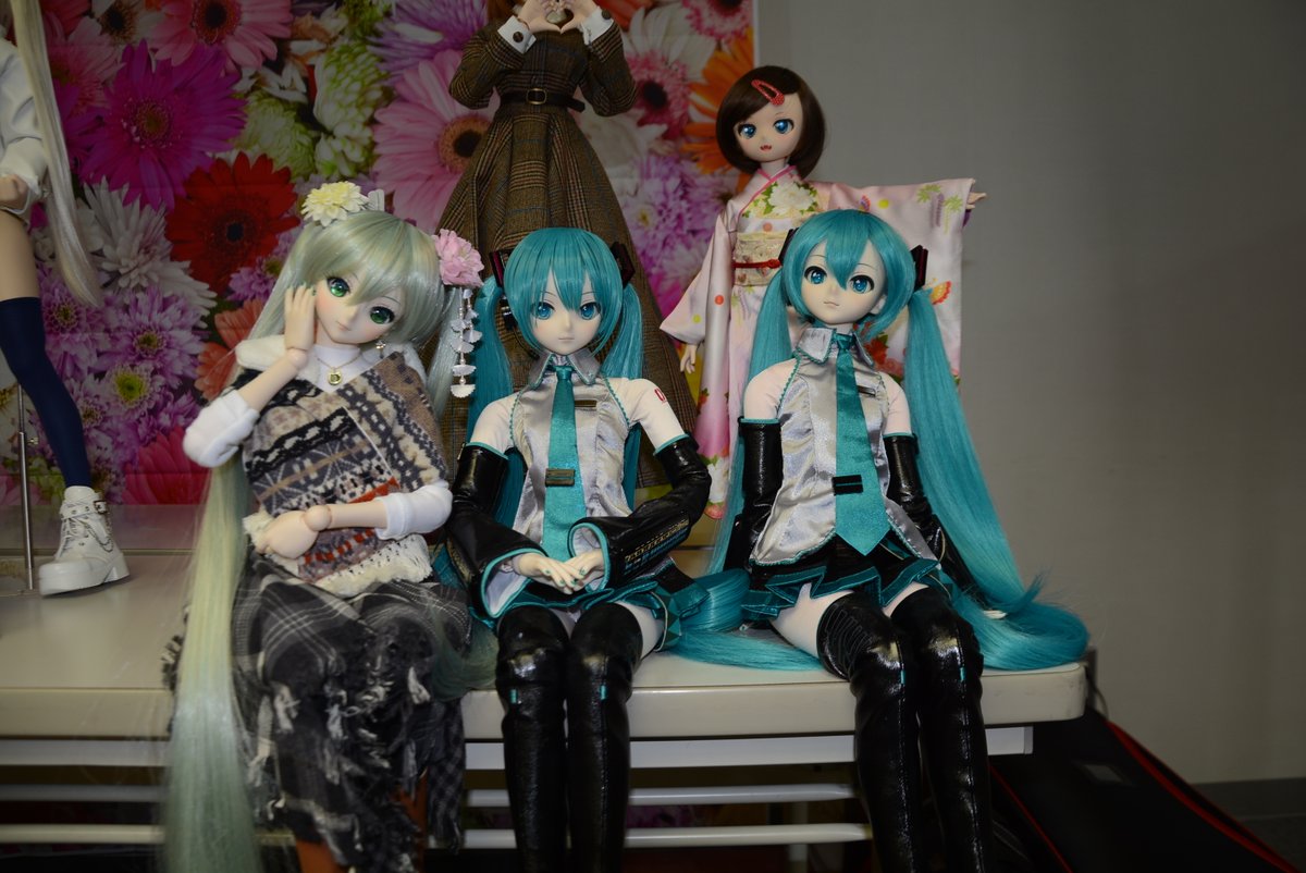 Miko_Teruya's tweet photo. 今週の仕事終わりっキタ━━━━(゚∀゚)━━━━!! からの帰宅しました。
さあああ、明日は新作ドレス発表会ですぞ! あと マジカルミライ参加の方もどうぞ思う存分お楽しみ下さいませ♬。
#よその子かわいい
#ボカロドール
#DOF09
#DOF20
#NDK02 https://t.co/Adtmeh7G1N