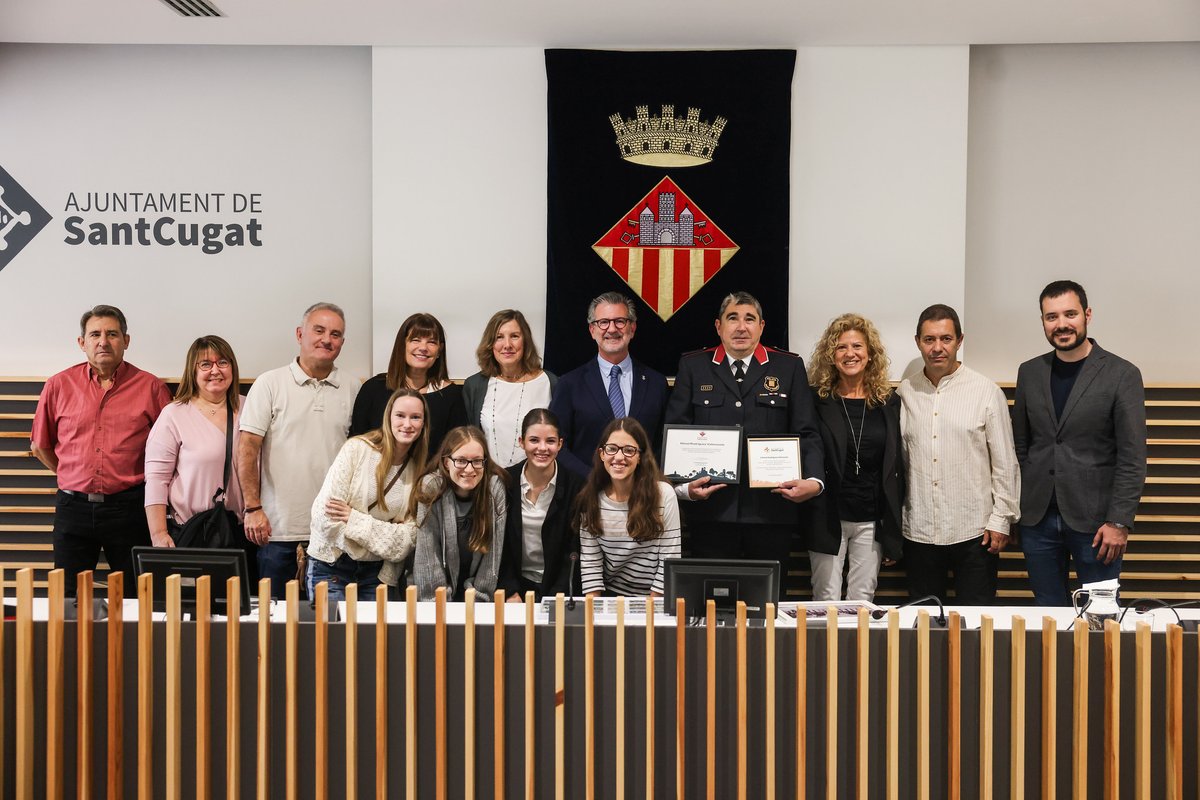 ajsantcugat's tweet image. L&apos;Ajuntament ha ofert aquest matí una recepció institucional al sotsinspector en cap de la comissaria dels @mossos d&apos;Esquadra de Sant Cugat amb motiu de la seva jubilació.

L&apos;alcalde @josepmvalles ha agraït a Manel Rodríguez la seva dedicació a la ciutat durant prop de set anys.