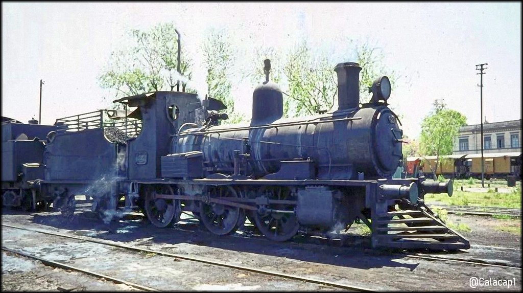 Calacap1's tweet image. Ferrocarril General Urquiza
Locomotora #22 en Monte Caseros, provincia de #Corrientes
Ca. 1974
Fabricada por #Neilson &amp;amp; Co, tipo 0-6-0, ex #FerrocarrilNordesteArgentino
Sin datos sobre autor de la fotografía
#FerrocarrilesArgentinos
#ArgentinaRailways
#FerrocarrilUrquiza
#FCGU