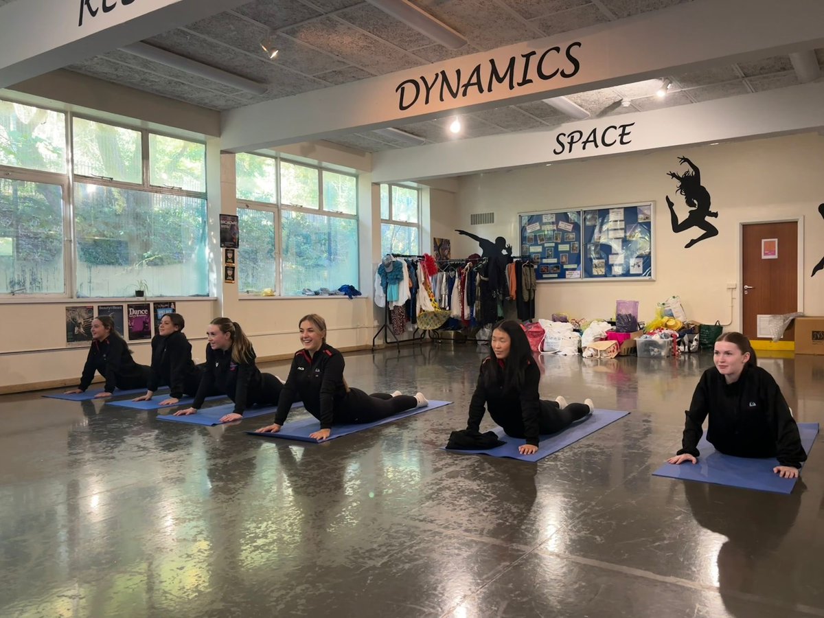Yoga &amp; Active Stretching for Netball Academy today as part of their S+C off court conditioning work🏐