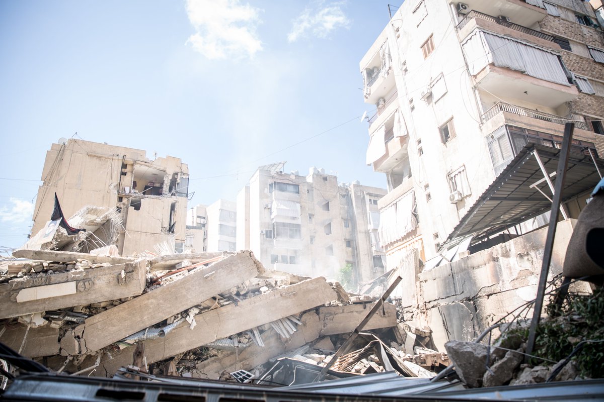 This week Ken spoke with Sally Hayden, Irish Times Corr and author of My Fourth Time, We Drowned, about life in Beirut under fire from the Israeli army –  such was the reaction that we've decided to release it free to all. 

Click link below to listen👇

secondcaptains.com/2024/10/09/epi…