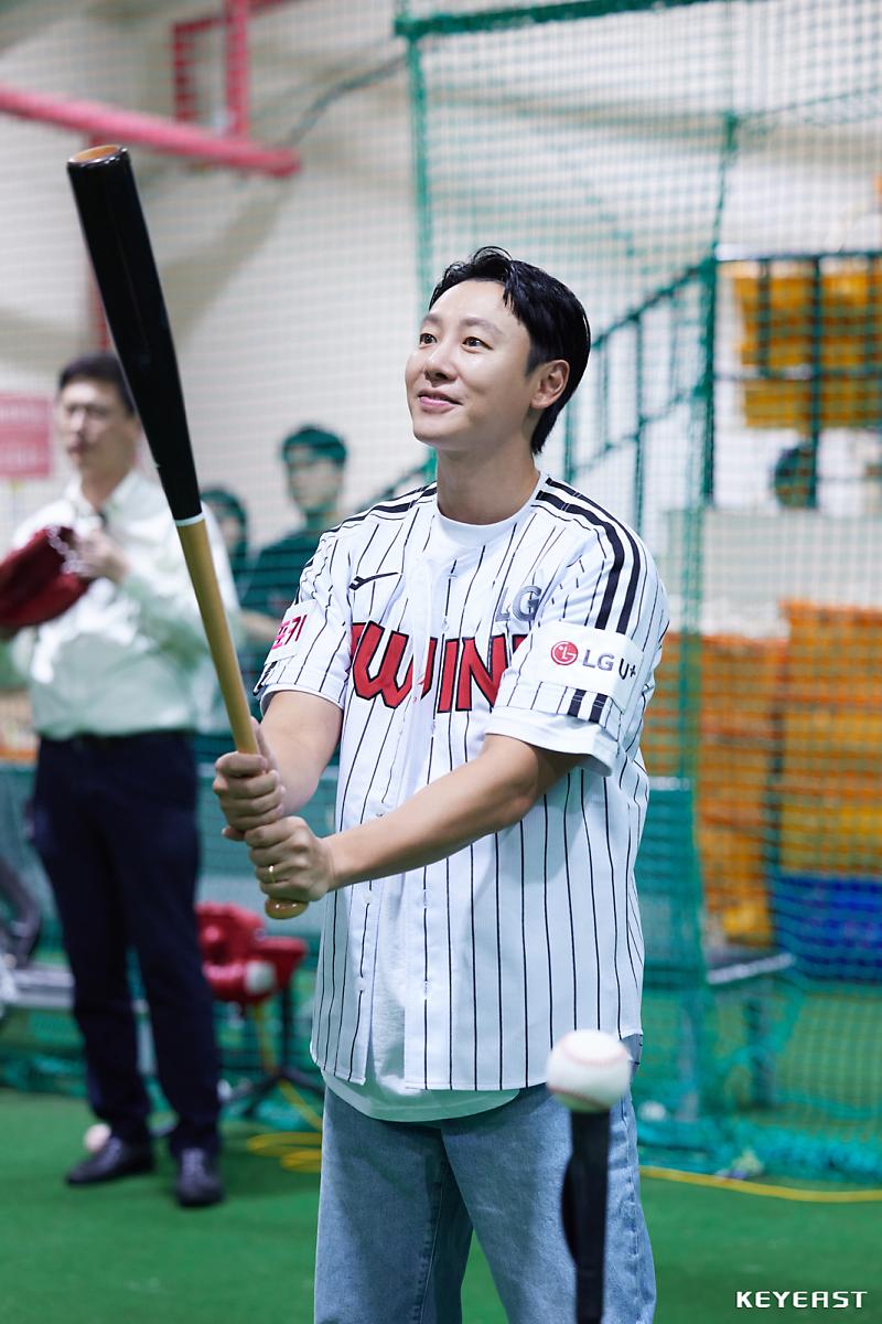 야무지게 반찌끼고 간거 넘 좋다 😁😁
얼굴에만 썬크림 바르나봐..
팔 많이 탔네 동농