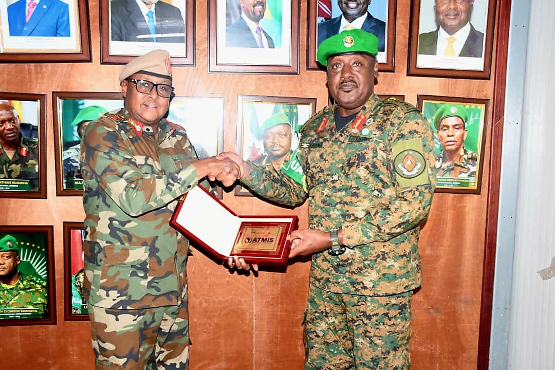 Taliyaha CXDS S/Gaas Ibraahim Sheekh Muxudiin ayaa maanta kulan la yeeshay Taliyaha Ciidanka ATMIS Lt. Gen. Sam Kavuma. 

Ujeedka kulanka Taliyaha CXD iyo Taliyaha ATMIS ayaa ahaa in la sii xoojiyo iskaashiga iyo kor u qaadista isfahamka ka dhexeeya ATMIS iyo Ciidanka XDS.