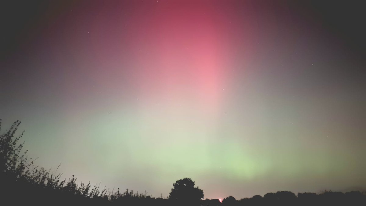 responsacoach's tweet photo. My view of the northern lights last night 🌠

 #northernlights https://t.co/TnD0kT9CMY