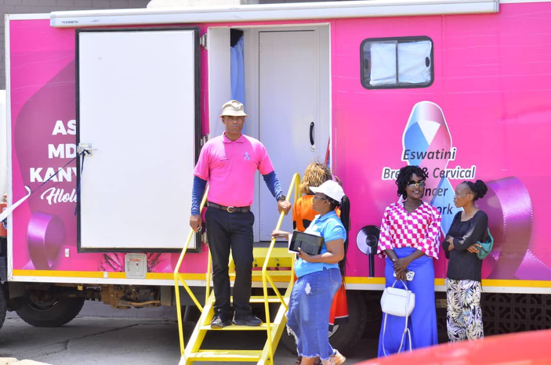 EnterpriseBldSZ's tweet photo. Free Cancer Screenings &amp; Psychosocial support for our Manzini Shoppers in partnership with the Eswatini Breast &amp; Cervical Cancer Network 🩷🩵 https://t.co/LDbPwzyzlq