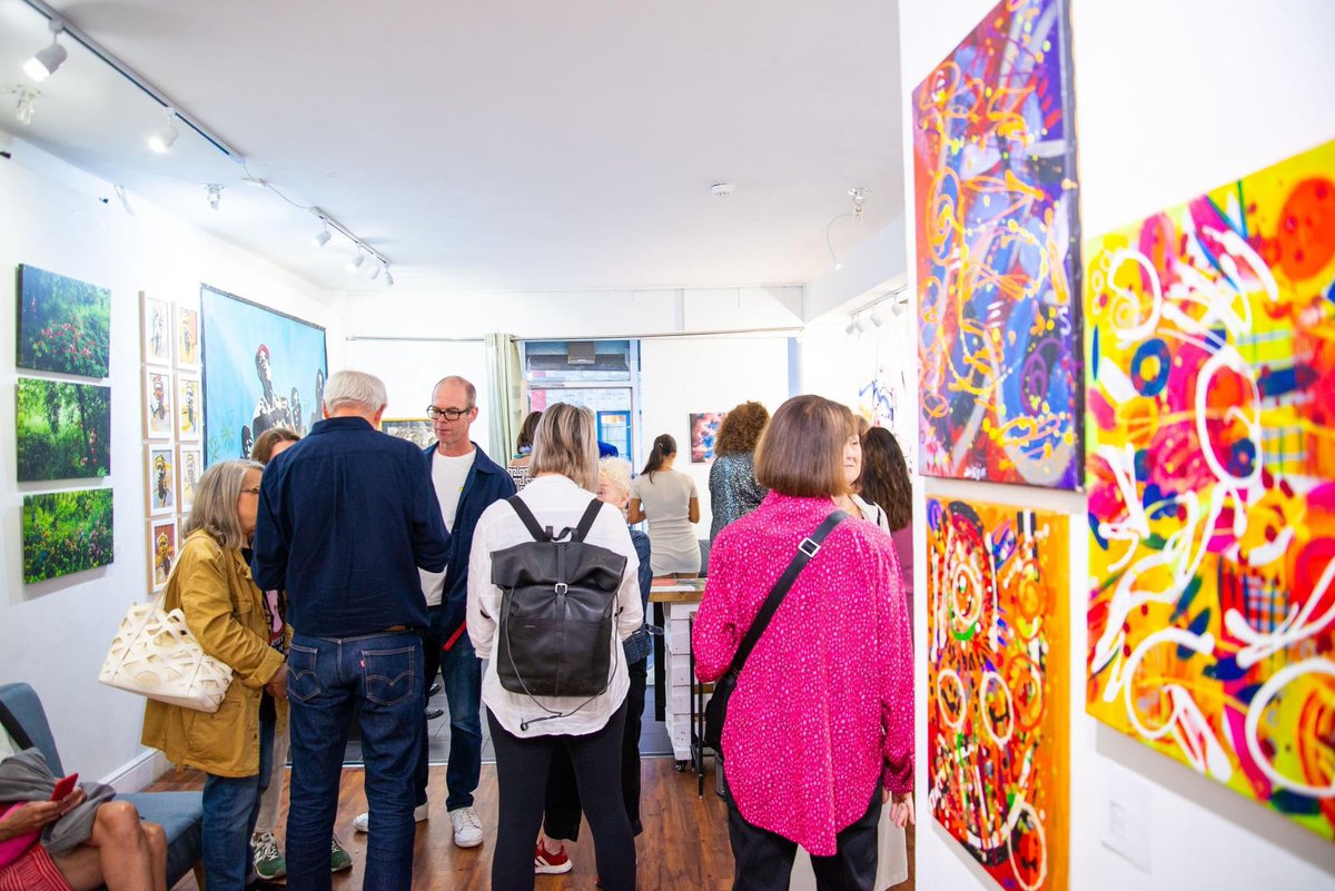 jaskiwatkins's tweet image. OMG, I shipped my artwork from London to Rome. It arrived in Rome, and the London gallery wants it back, so I need to ship it back to London for another show at the end of September. 

#artistproblems #jaskiwatkins #art