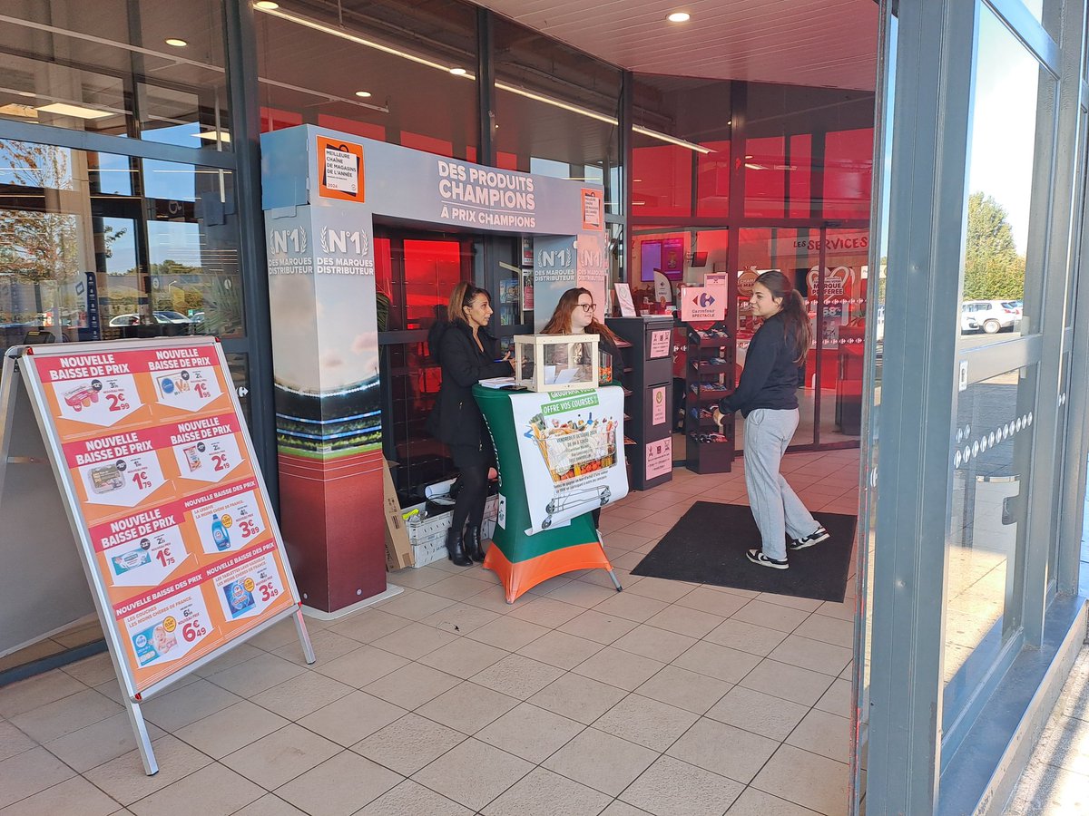 Ce matin, l'équipe commerciale de l'agence de Sainghin en Weppes et les élus de la Caisse locale Airama sont en opération "caddie offert" en partenariat avec le magasin Carrefour Market de Annoeullin <a href="/GroupamaNordEst/">Groupama Nord-Est</a> #laviemutualiste