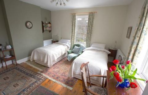 TheBBDirectory's tweet photo. Guests can enjoy tea, real coffee & homemade biscuits in every room, adding a personal touch to your stay 🍪☕. Whether you're here for a relaxing getaway or exploring, 5 Chapel Street is the perfect place.
https://t.co/ZFvoZO7IyQ
#GeorgianTownhouse #BBExperience #Cambridge #UK https://t.co/vcqQEx0B1p