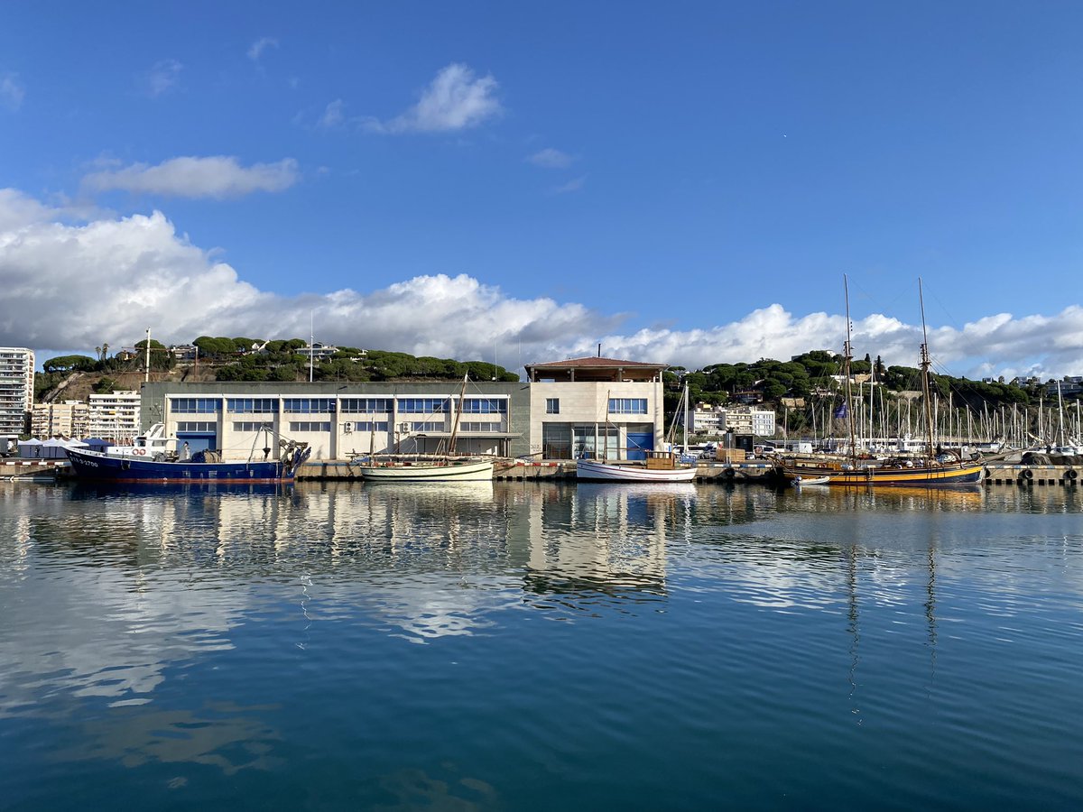 Arrenca Maresmar 2024 al moll pesquer d’Arenys. Taula rodona parlant de ‘passat, present i futur’ de la pesca al país. Tot el cap de setmana activitats informatives, artístiques, lúdiques i barques de pesca als molls.