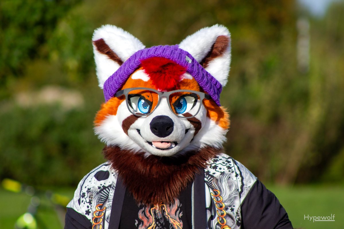 Hello there! Happy #fursuitfriday !
📸: by <a href="/LHypewolf/">Hype 🐾</a> 
🪡: by <a href="/StuffedTailsFur/">StuffedTailsFursuits |STF|</a> 
#furry #furryfandom #fursuit #fursuiter #FursuitFriday