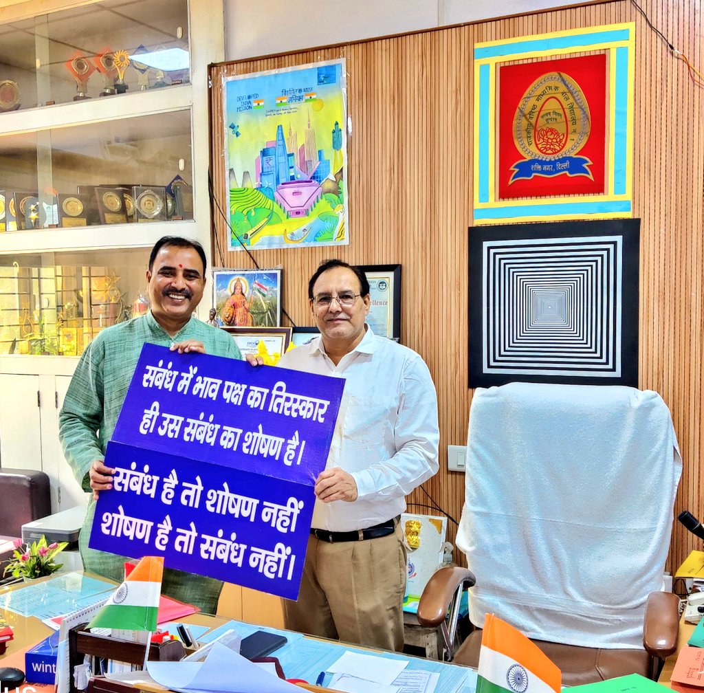 karshan01's tweet image. कृतज्ञता का भाव, 
हमारी संस्कृति और सभ्यता का वास्तविक वाहक है। इसके बिना न सच्ची शिक्षा संभव है, न ही समाज का विकास। 
कृतज्ञता🙏 भाई रामपाल जी के प्रति @rampalyadav80 जिन्होंने समाज में मानवीय मूल्यों को स्थापित करने वाली #HappinessClass हेतु अपना अमूल्य योगदान दिया।