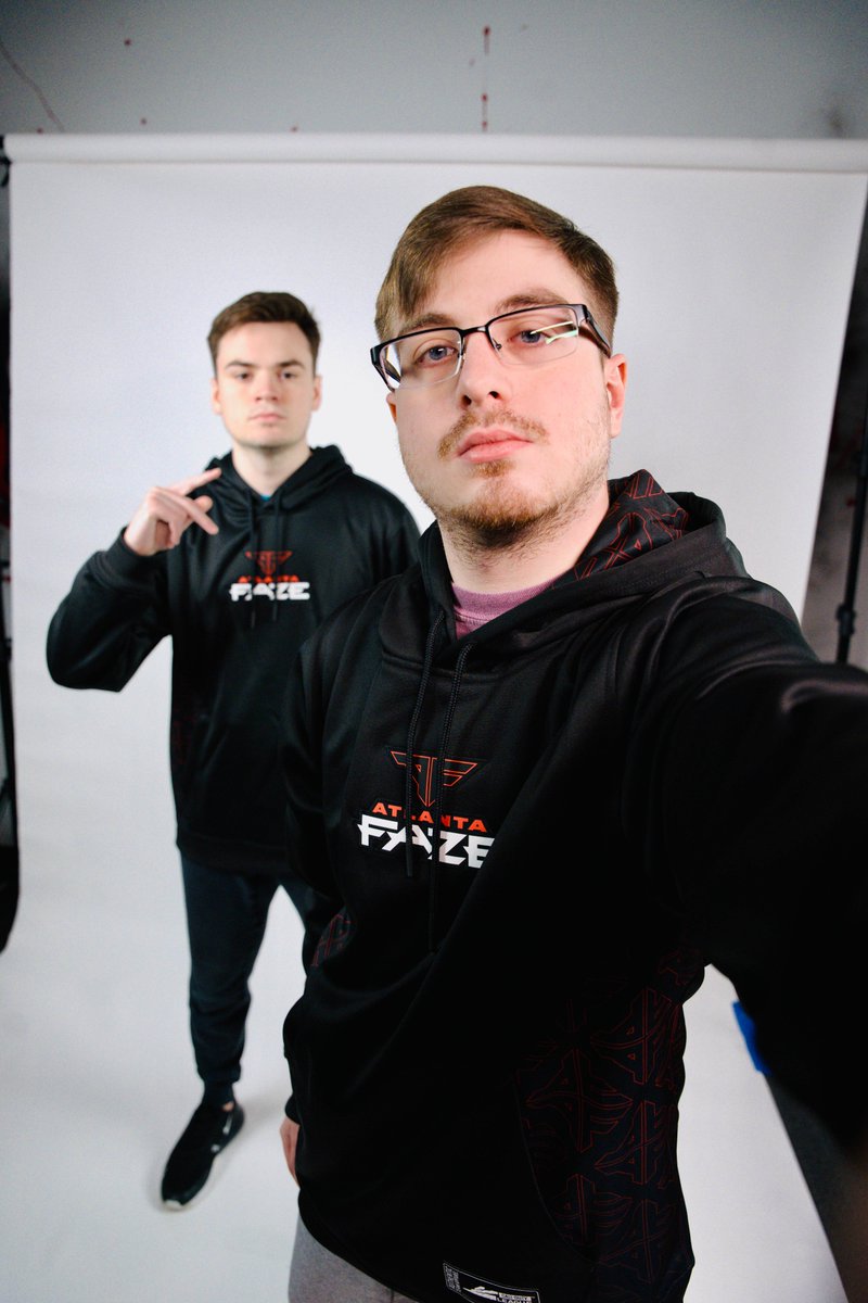 FaZe_Vegas's tweet image. 🚨 2024 JERSEY GIVEAWAY 🚨

Here's your last chance to win our 2024 teamwear, SIGNED by @SimpXo @aBeZy @Cellium @Drazah 🖊️

- 20 Winners
- 1 Jersey + 1 Team Hoodie each
- Must follow @ATLFaZe 
- Like and Repost
- Reply with a pic of your favorite moment from the 2024 season…