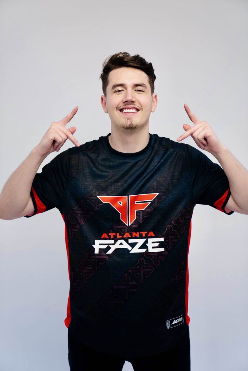 FaZe_Vegas's tweet image. 🚨 2024 JERSEY GIVEAWAY 🚨

Here's your last chance to win our 2024 teamwear, SIGNED by @SimpXo @aBeZy @Cellium @Drazah 🖊️

- 20 Winners
- 1 Jersey + 1 Team Hoodie each
- Must follow @ATLFaZe 
- Like and Repost
- Reply with a pic of your favorite moment from the 2024 season…