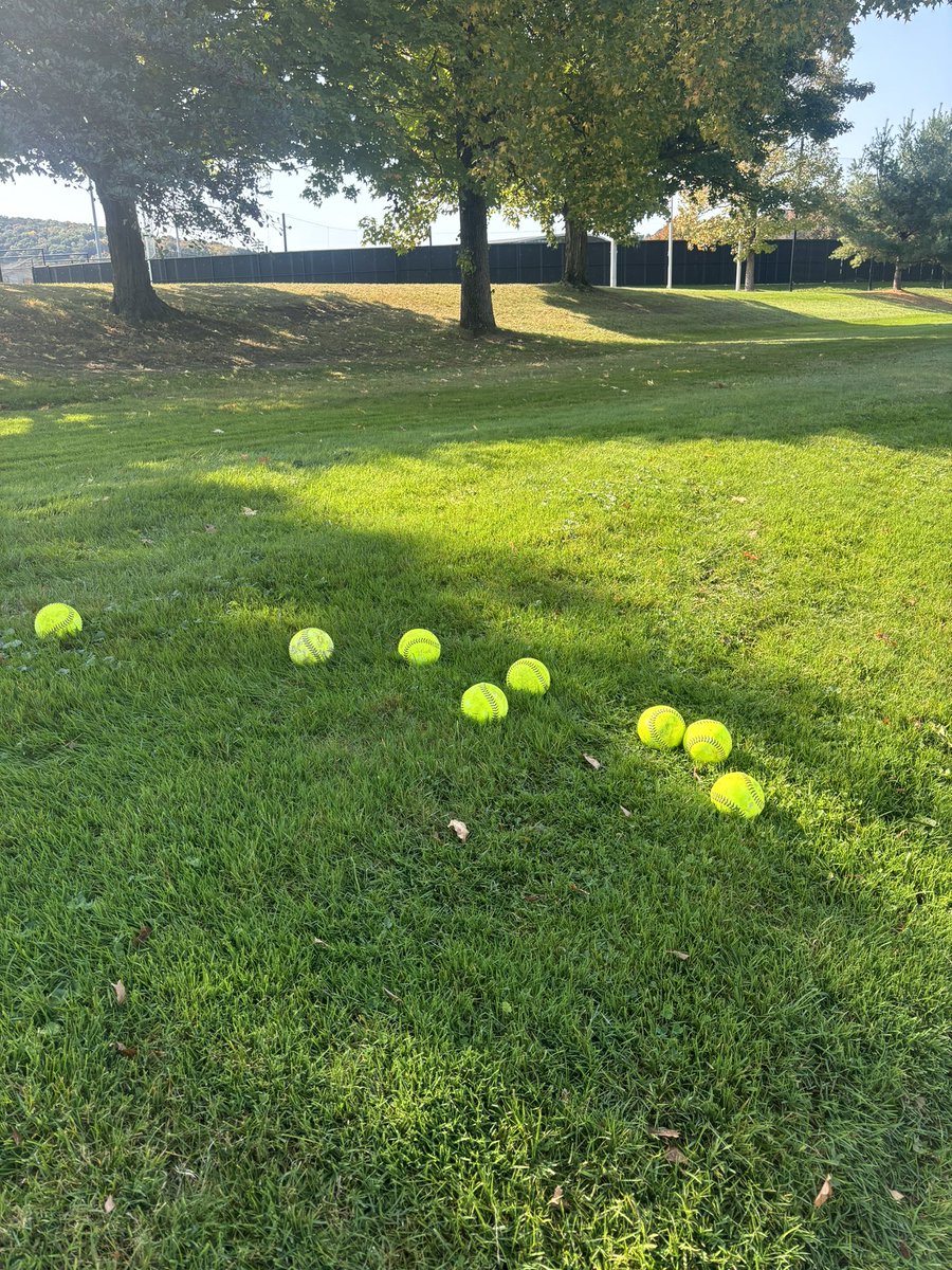 MichaelaTransue's tweet photo. Too many balls clearing the parkway today 🤪👏🏻

#NoFlyZone #RoadHouseBombs https://t.co/J6GB20lcms