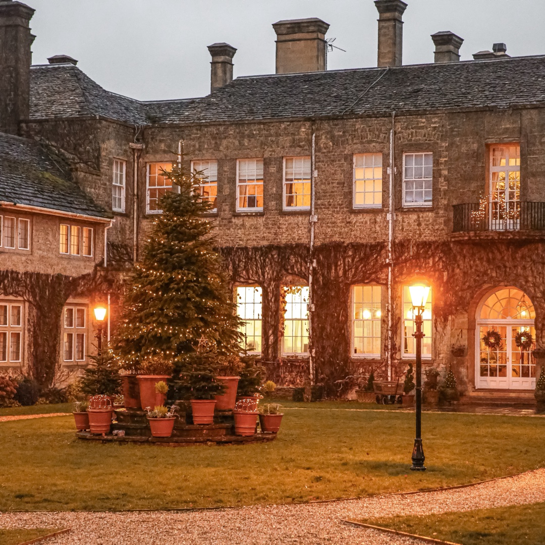 🎄Experience a magical world of taste as our reservations are now available for the Walled Garden Festive Dining! 
Gather your loved ones for an exquisite dining experience surrounded by lush greenery and warm atmosphere!
​
For more info 👉🏻 lucknampark.co.uk/hotel/christma…
​
#lucknam_park