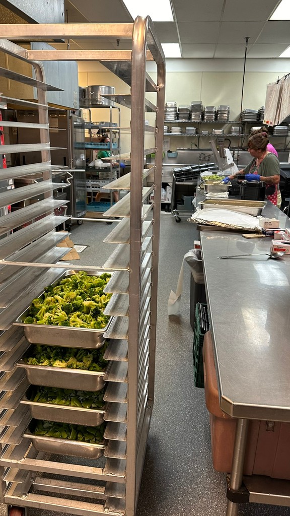 Our Associate Director of Programs, Monica, recently visited the Meals On Wheels Yolo Woodland location! 

Since the pandemic, the <a href="/MOWYolo/">Meals on Wheels Yolo County</a> team has expanded their services from serving about 380 seniors to about 1,000. 

bigdayofgiving.org/organization/m…