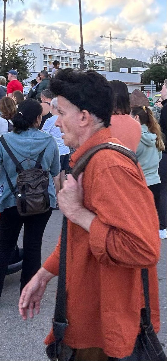 Toupée or not Toupée.
That is the question