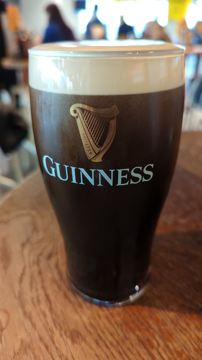 aj_hammond's tweet photo. Obligatory airport pint, I'm on my way #home to see my @ChicagoBears in #London @CHGO_Bears @Lewis_Martin94  🐻⬇️ https://t.co/gMMn4ETWgC