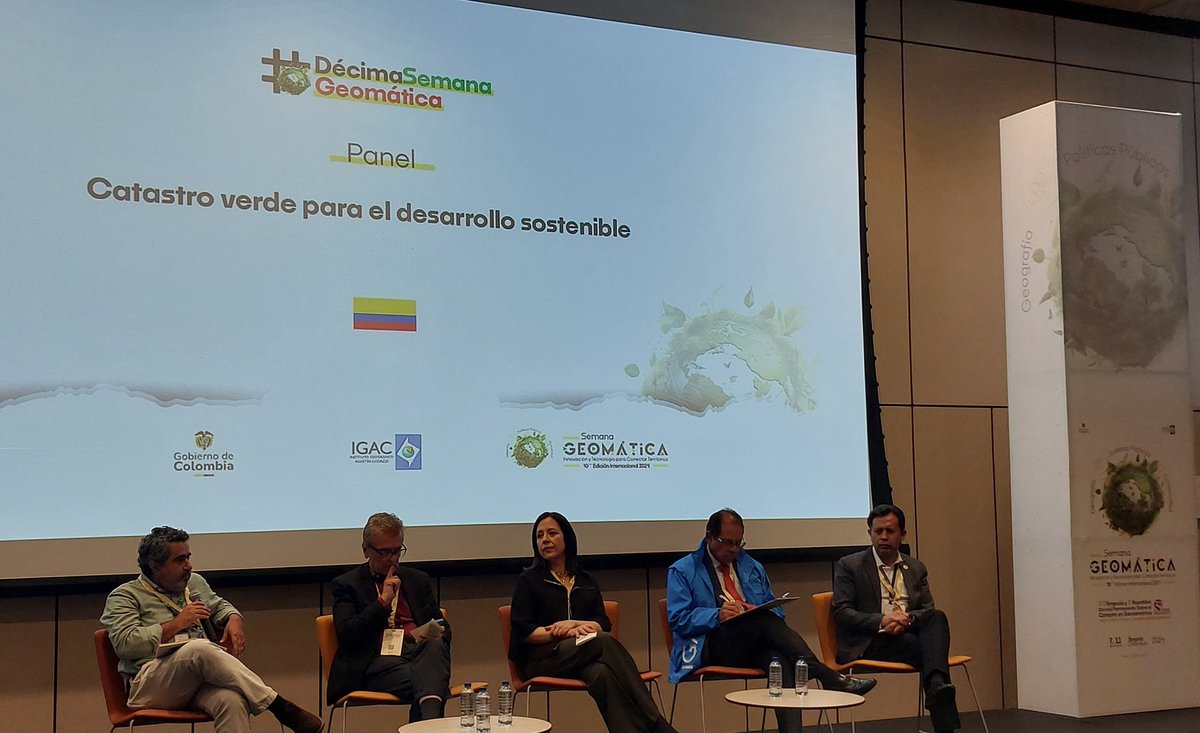 Coronel (r) Raúl E Gutiérrez (@col_ad_astra) on Twitter photo Muy interesante y valioso panel "Catastro verde para el desarrollo sostenible" en marco #DécimaSemanaGeomática del <a href="/igacColombia/">Instituto Geográfico Agustín Codazzi - IGAC</a>
Grupo panelistas de muy alto nivel moderado por el Dir Gnrl IGAC Gustavo Marulanda
Tecnologías satelitales claves xra Catastro Multipropósito Muy interesante y valioso panel "Catastro verde para el desarrollo sostenible" en marco #DécimaSemanaGeomática del <a href="/igacColombia/">Instituto Geográfico Agustín Codazzi - IGAC</a>
Grupo panelistas de muy alto nivel moderado por el Dir Gnrl IGAC Gustavo Marulanda
Tecnologías satelitales claves xra Catastro Multipropósito