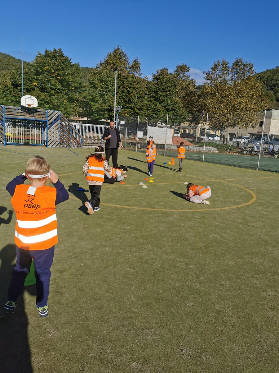 Deuxième journée des Chemins du vivre ensemble. 
Le handicap et les jeux paralympiques n’ont plus de secrets pour les enfants. Ils animent même eux mêmes les ateliers pour leurs pairs.
<a href="/Dsden07/">Ardèche-Direction académique</a> <a href="/usepnationale/">USEP nationale</a>