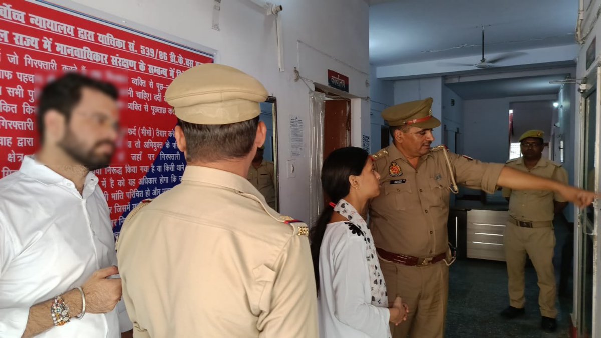 POLICE COMMISSIONERATE AGRA tweet media