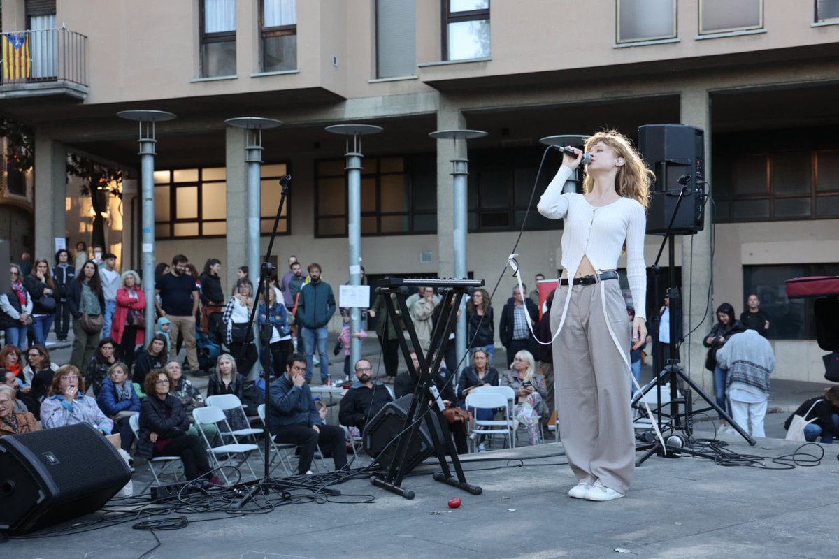 🎨 La programació és fruit de la Taula de Salut Mental i Addiccions d’#Osona i #Lluçanès.

🗣️ <a href="/VTerricabras/">Viqui Terricabras 🎗</a>, presidenta de la Taula: “La salut mental no és una tasca aïllada; és una dansa que fem conjuntament, donant-nos suport mutu per trobar la llum en moments de foscor."