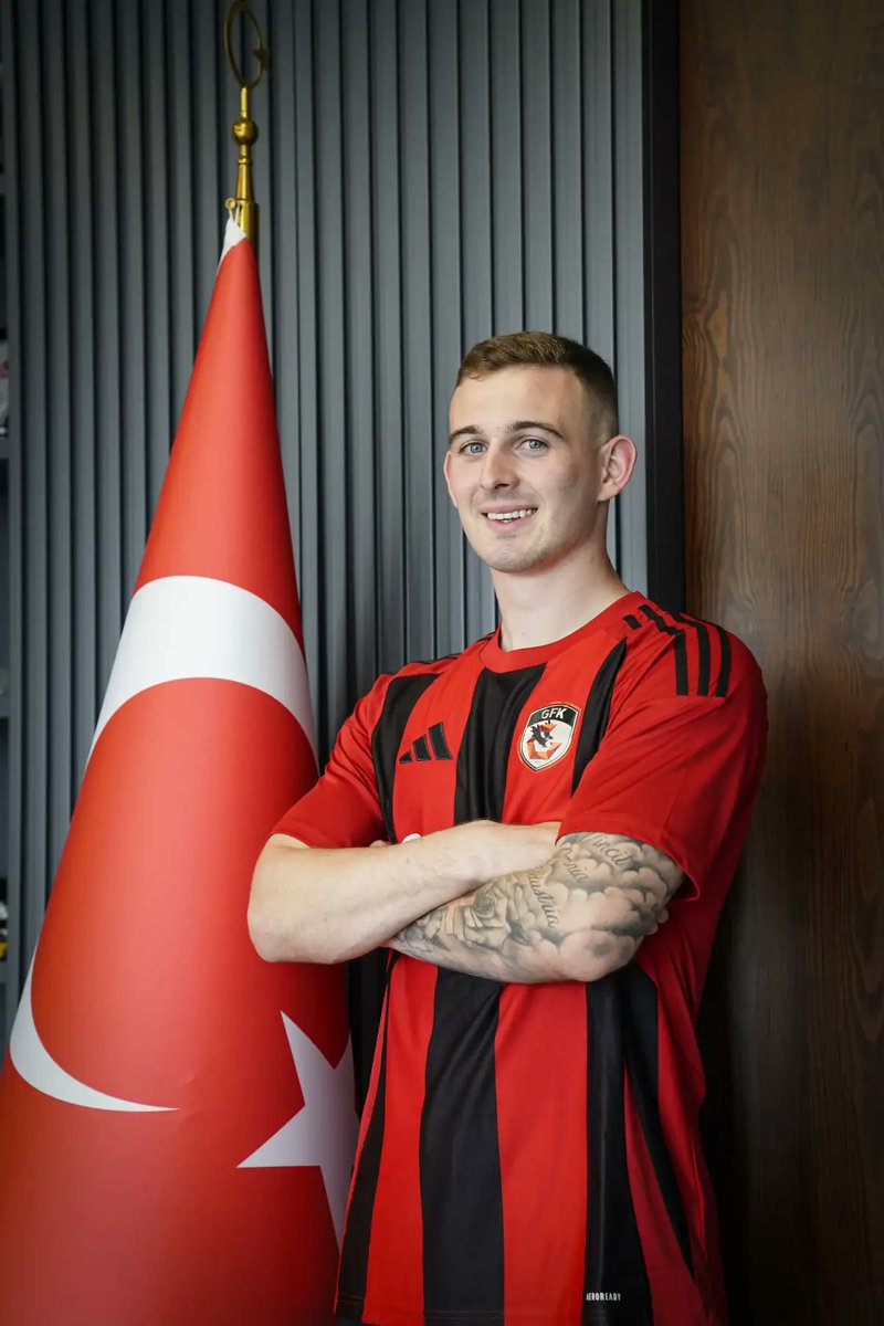 🗣️ El periodista <a href="/ardaeroll/">Arda Erol</a> sobre Kacper Kozłowski en <a href="/WPSportoweFakty/">WP SportoweFakty</a>: "Uno de los mejores fichajes en Turquía. Puede llegar a uno de los gigantes turcos cuando Szymański deje #Fenerbahce. El #Galatasaray también buscará un '10' a final de temporada cuando Mertens se vaya."